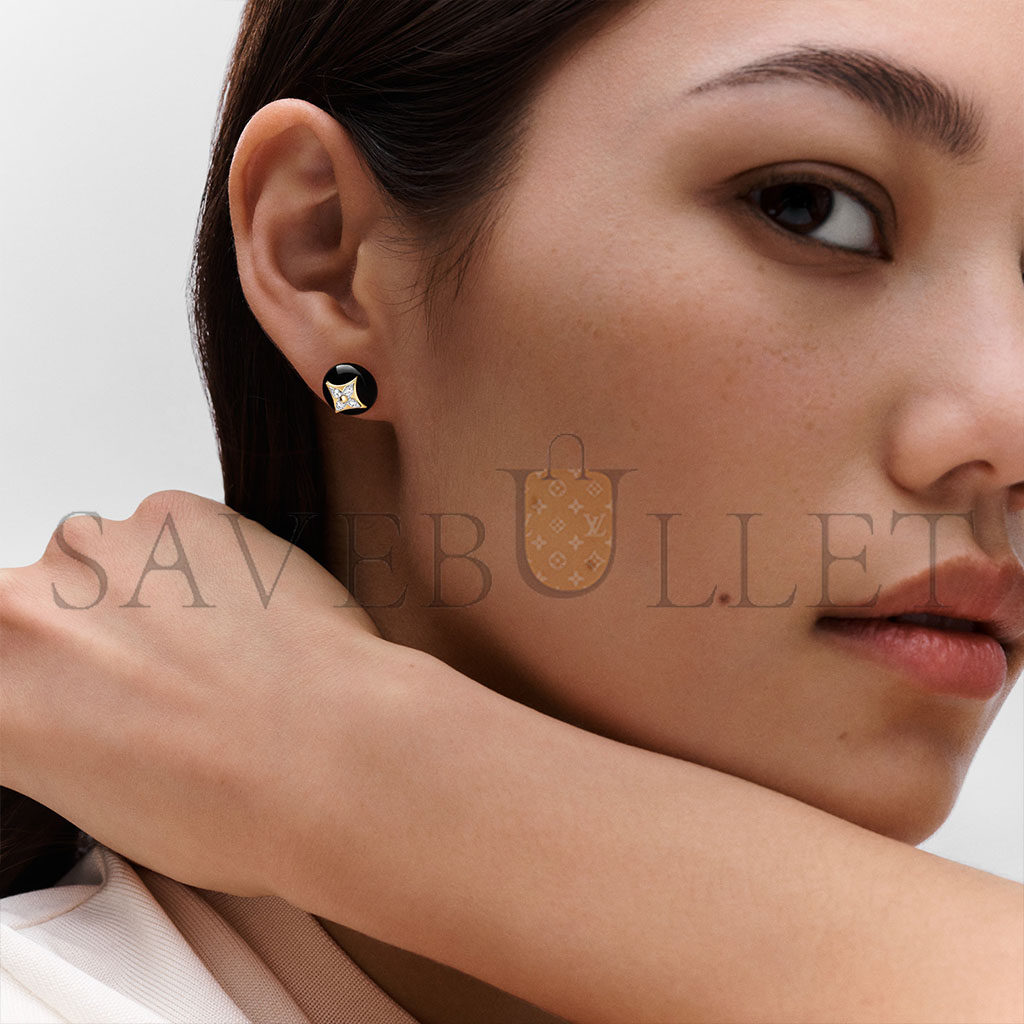 l**is v*t*n color blossom studs, yellow gold, white gold, onyx and Di*m*nds q96990